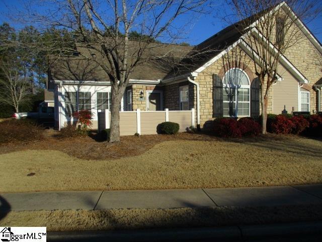 view of front of home with a front lawn