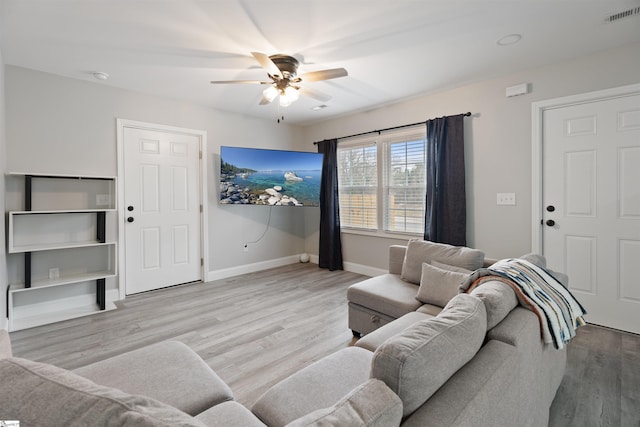 living room featuring light hardwood / wood-style floors and ceiling fan