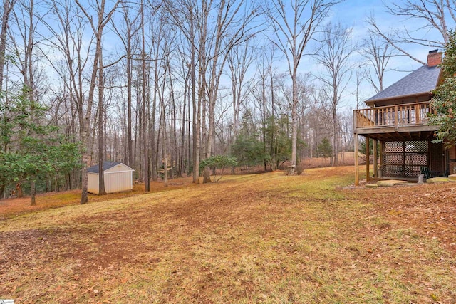 view of yard featuring a storage shed and a wooden deck