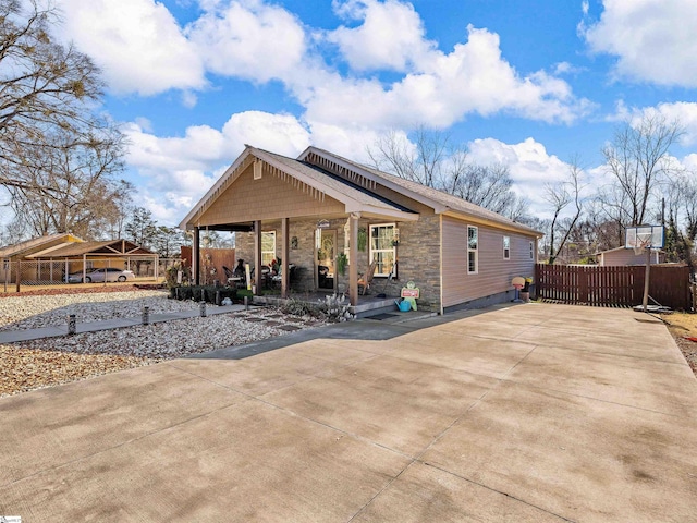 view of front of property featuring covered porch