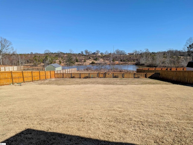 view of yard featuring a water view