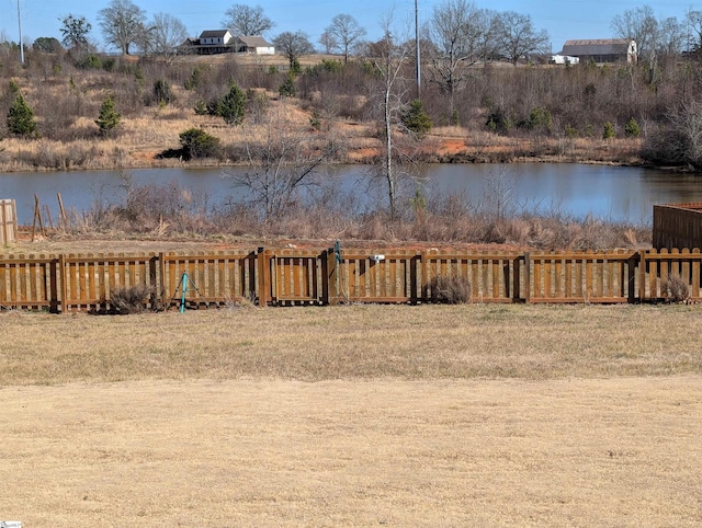 view of yard featuring a water view