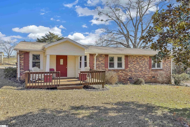 ranch-style home featuring a front lawn