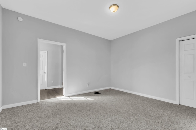 unfurnished room featuring carpet flooring