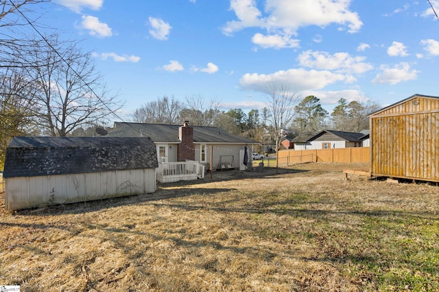 view of yard with a storage shed