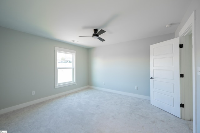 carpeted empty room featuring ceiling fan