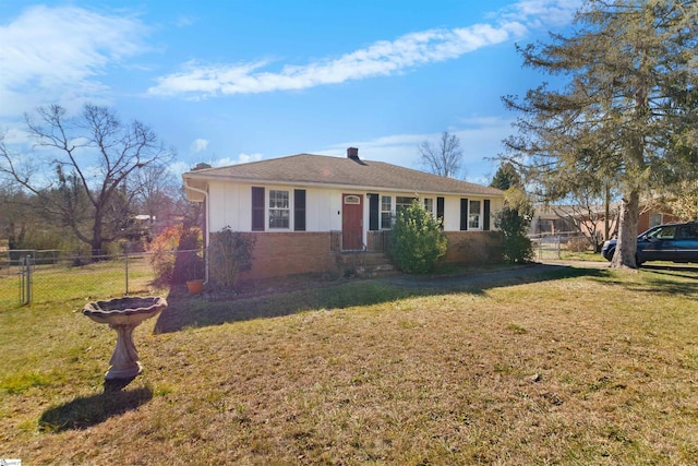 single story home with a front lawn