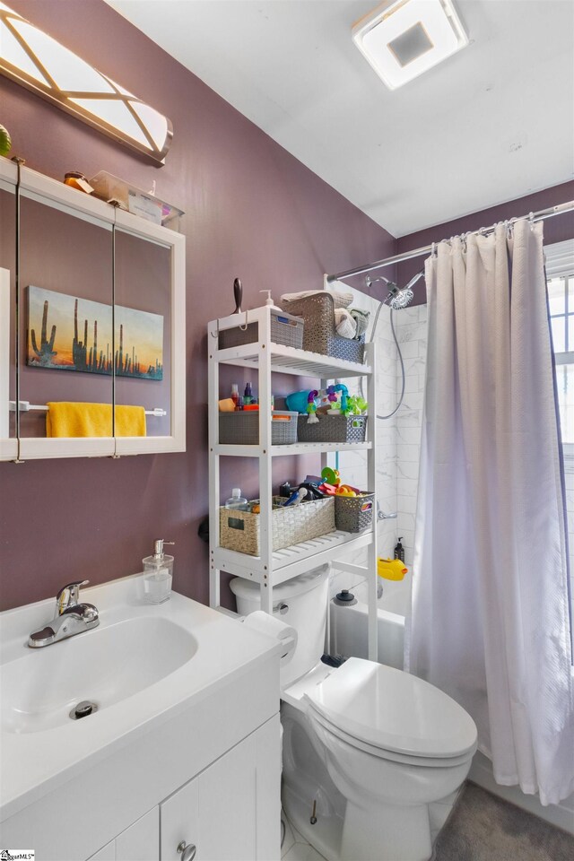 full bathroom featuring vanity, toilet, and shower / bath combo with shower curtain