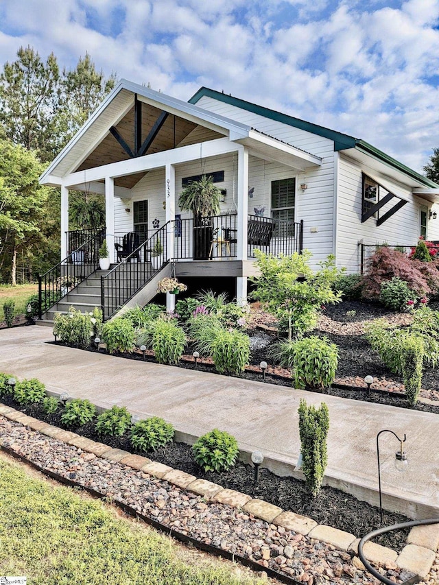 view of front of property featuring a porch