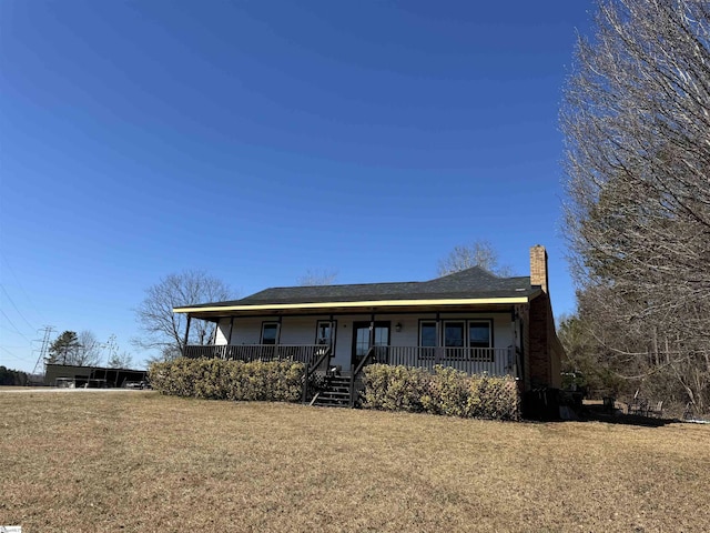 view of front of house featuring a porch and a front yard