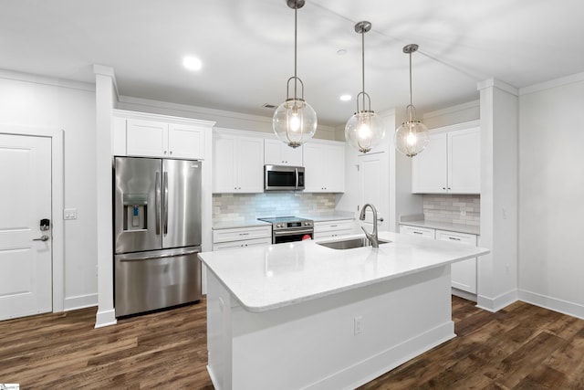 kitchen featuring sink, appliances with stainless steel finishes, a kitchen island with sink, hanging light fixtures, and white cabinets