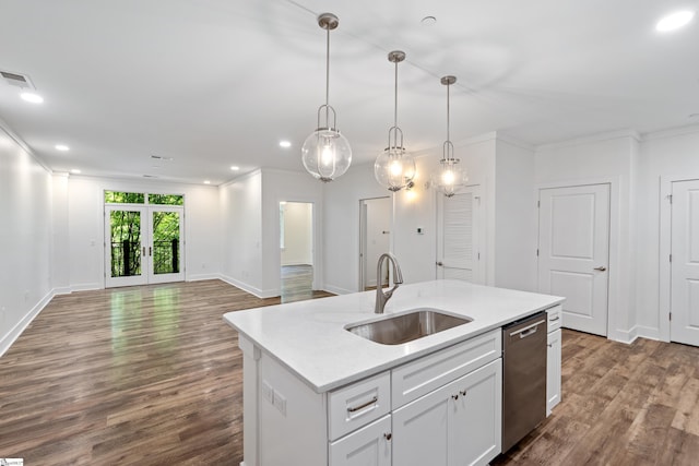 kitchen with decorative light fixtures, white cabinetry, an island with sink, sink, and stainless steel dishwasher