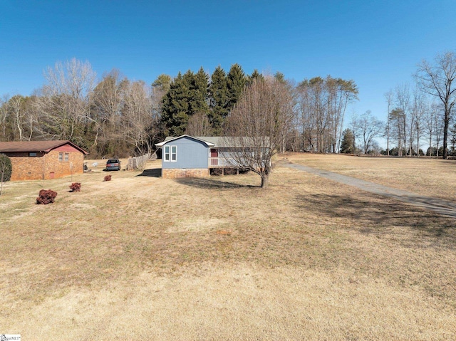 view of yard featuring a rural view