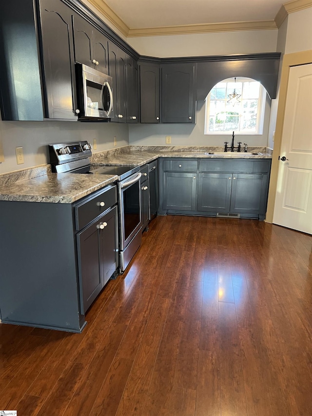 kitchen featuring crown molding, stainless steel appliances, dark hardwood / wood-style floors, and sink