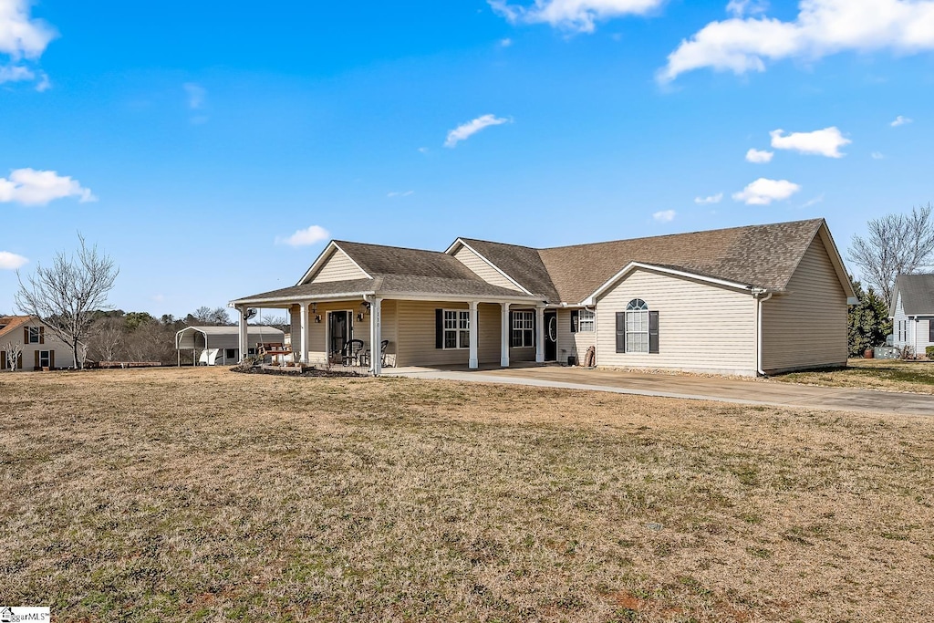 single story home featuring a front lawn