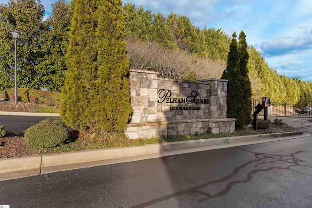 view of community / neighborhood sign