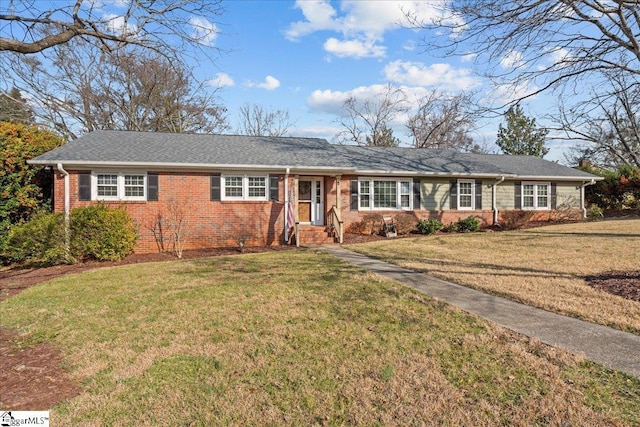 single story home with a front lawn