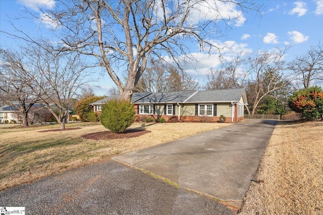 ranch-style house featuring a front lawn