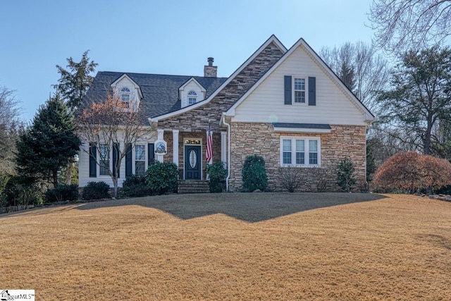 view of front of home featuring a front yard