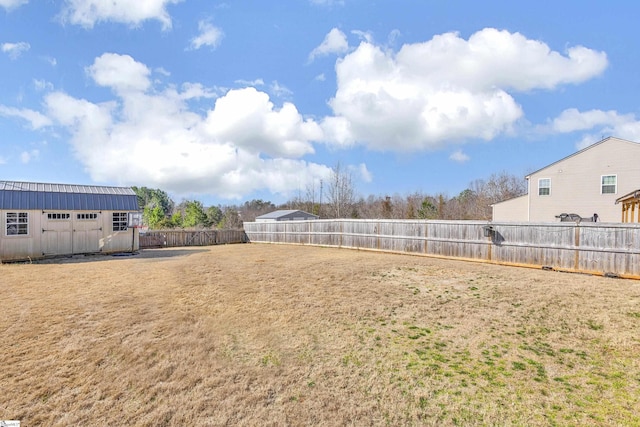 view of yard with a shed