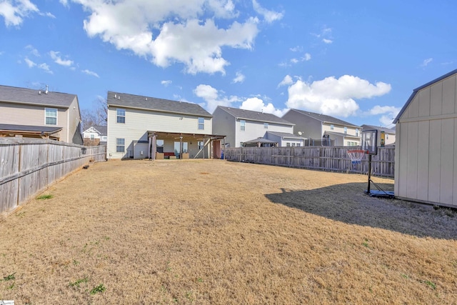 view of yard featuring a shed