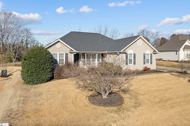 ranch-style home featuring a front lawn