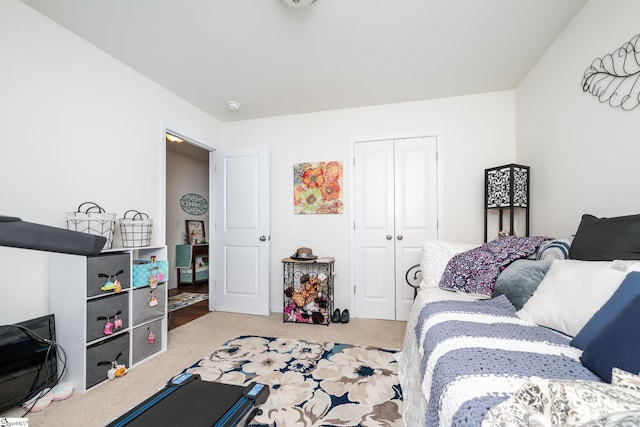 bedroom with carpet flooring and a closet