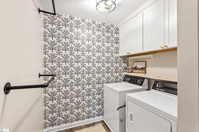 washroom featuring cabinets and washing machine and clothes dryer