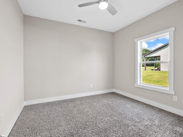 carpeted empty room featuring ceiling fan