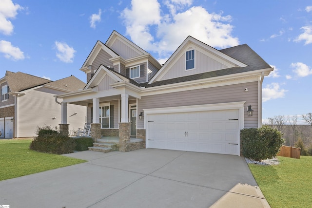 craftsman-style home featuring a front lawn and a porch