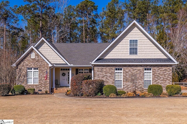 view of front of property featuring a front yard