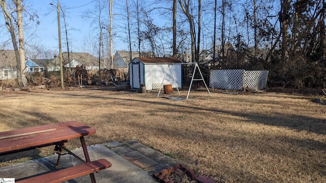 view of yard with a shed