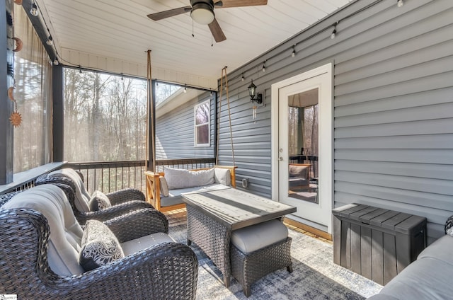 sunroom with ceiling fan