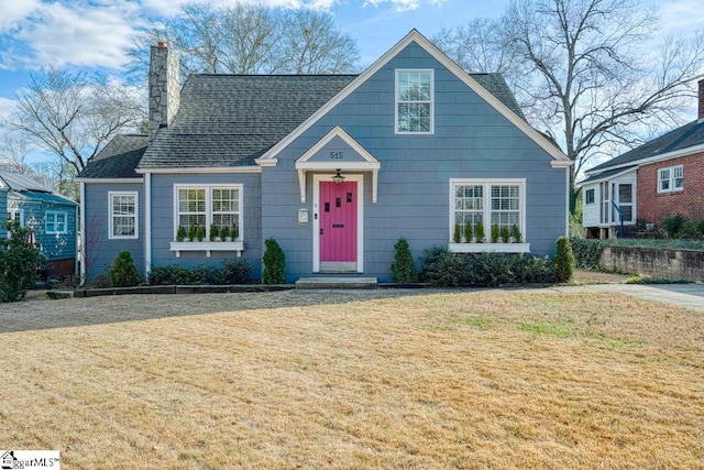 view of front of house with a front lawn