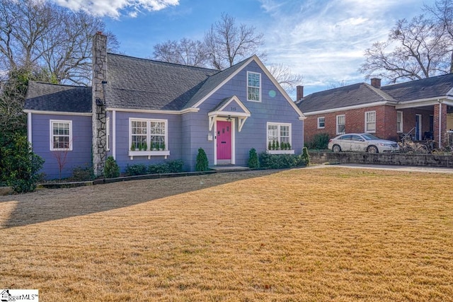 view of front of property with a front yard