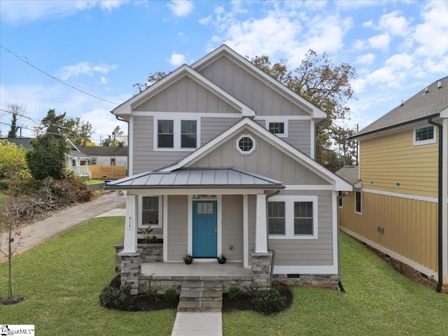 craftsman house featuring a front yard and a porch