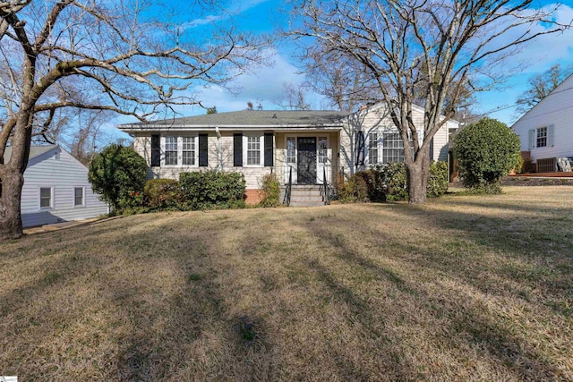 single story home with a front yard