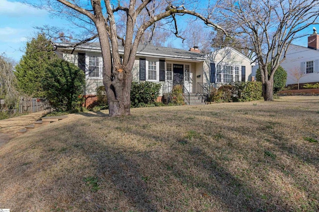 ranch-style house featuring a front lawn