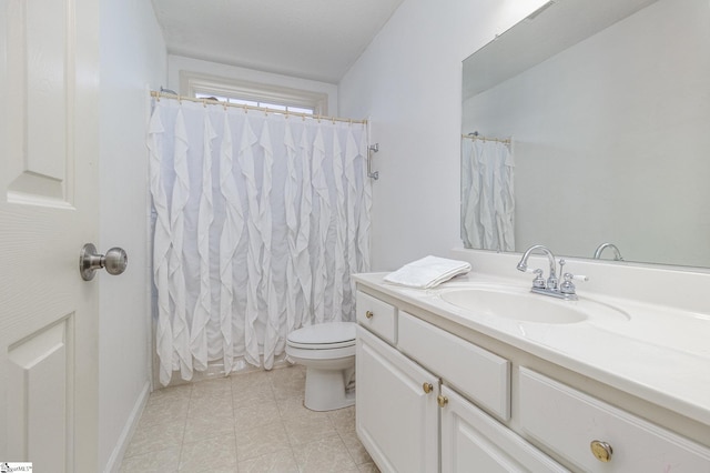 bathroom featuring a shower with curtain, vanity, and toilet