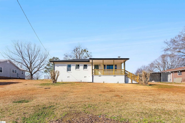 view of front of house featuring a porch and a front lawn