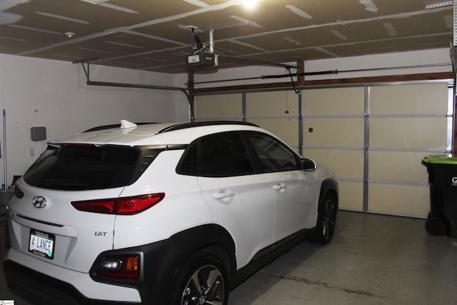 14 Heatherfield Dr, Simpsonville, SC 29680 - garage with a garage door opener