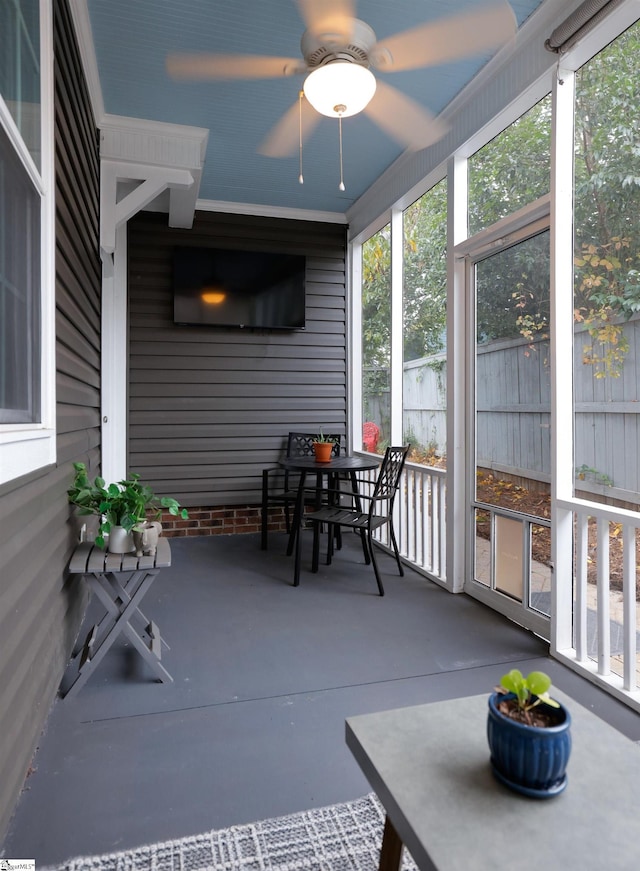 sunroom featuring ceiling fan