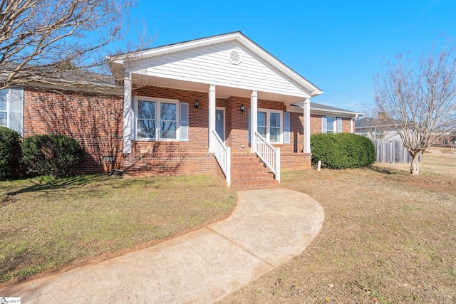 view of front of property featuring a porch and a front yard