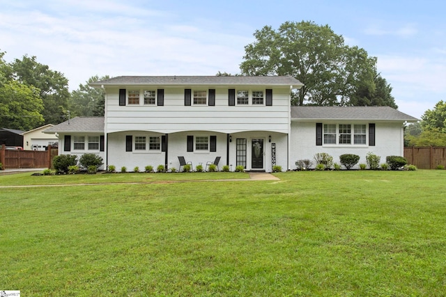 view of front facade featuring a front lawn