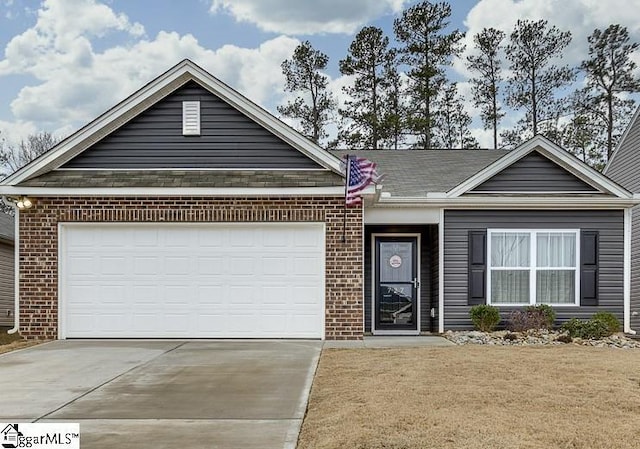 view of front facade with a garage and a front yard