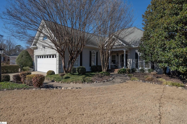 view of front facade featuring a garage and a front lawn