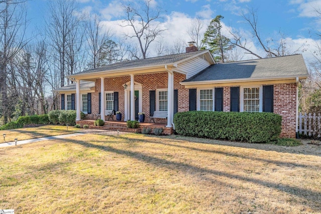 view of front facade featuring covered porch and a front lawn