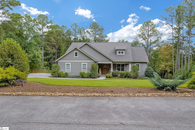 view of front of property with a front yard