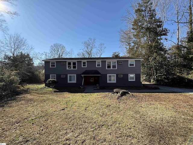 view of front facade with a front lawn