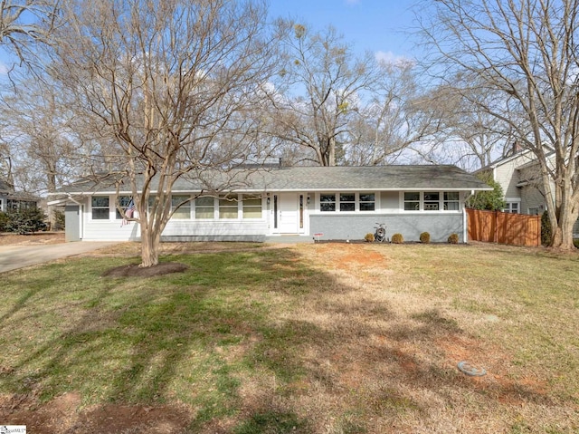 single story home with a front lawn